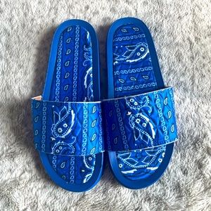 Blue Bandanna Slides